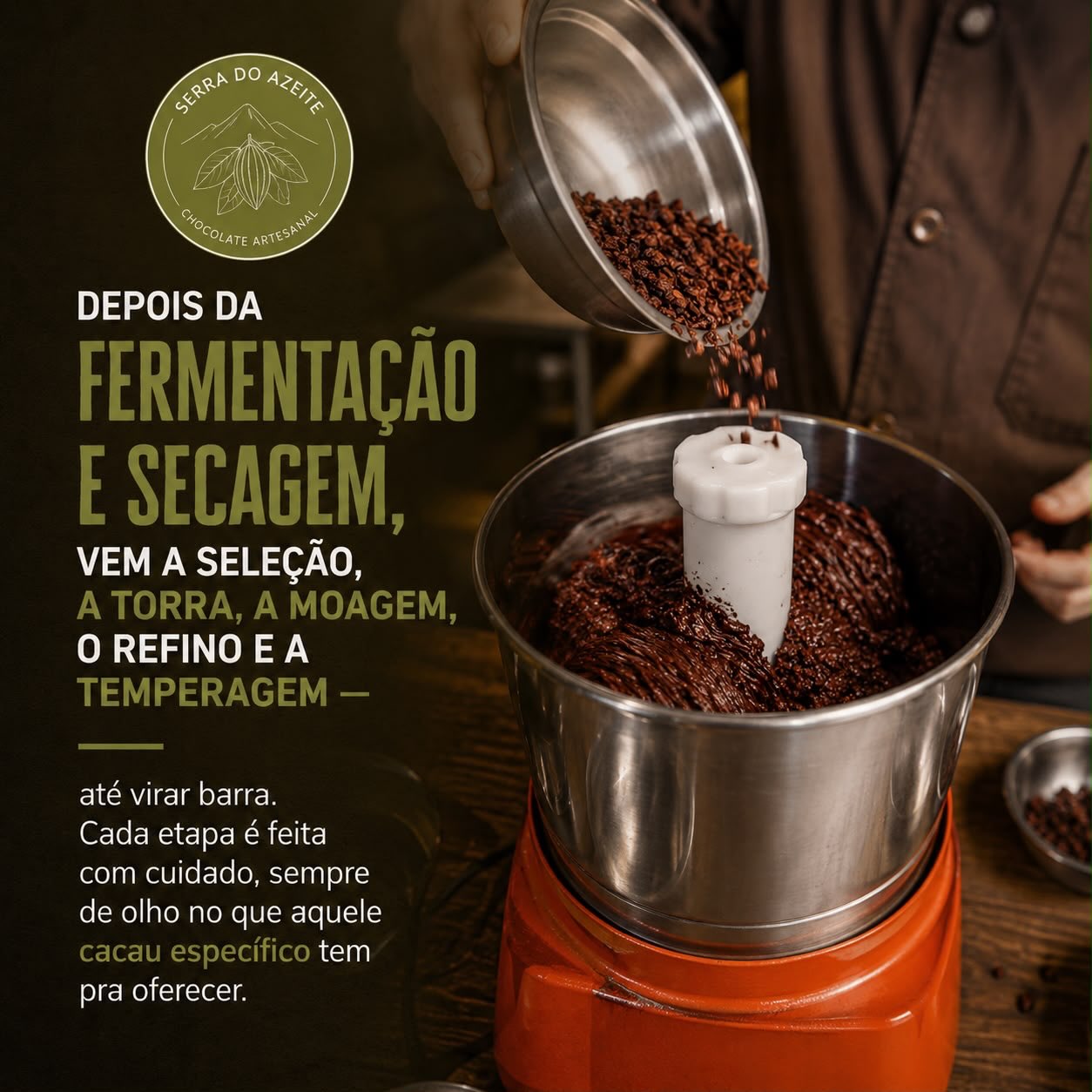 Nibs de cacau caindo no melanger